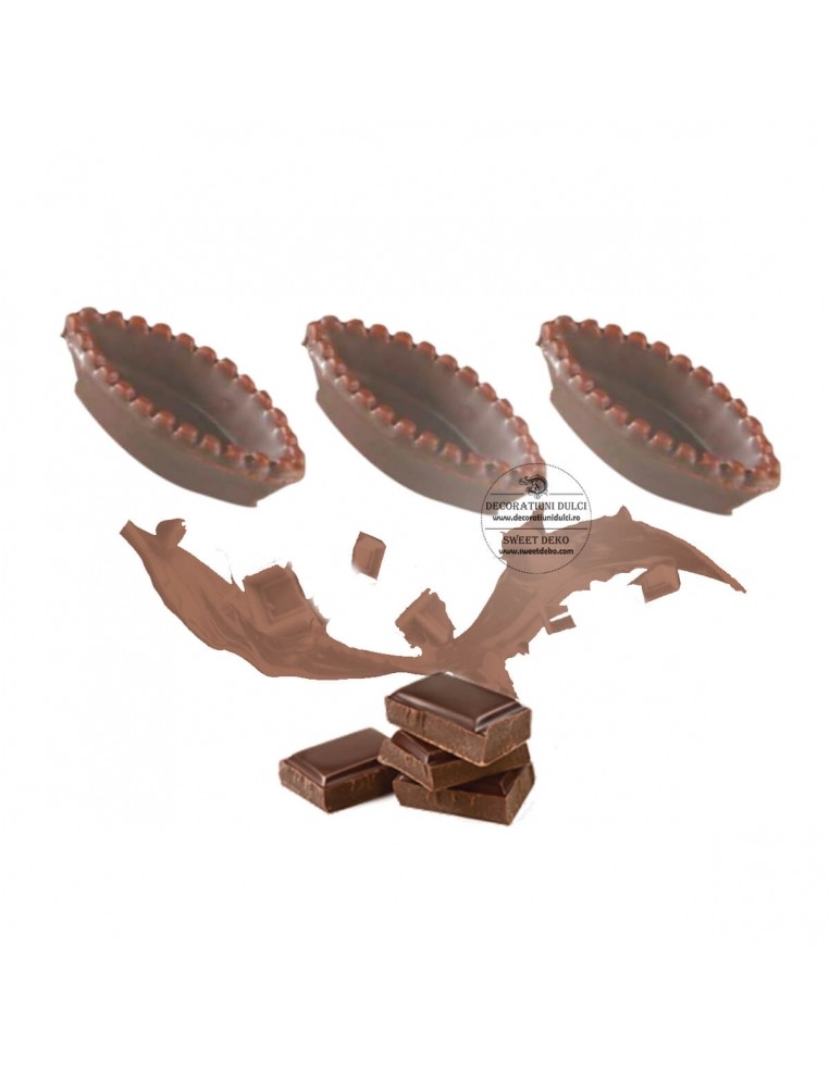 Boat tart shells glazed in chocolate