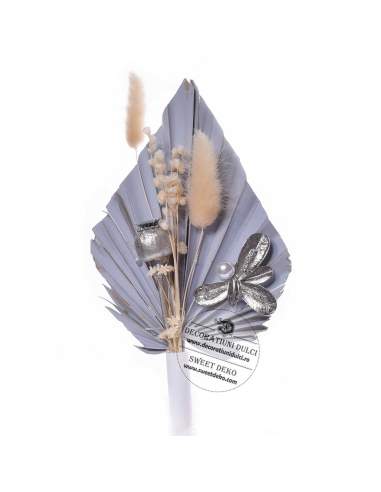 Palm leaf cake topper and silver detail