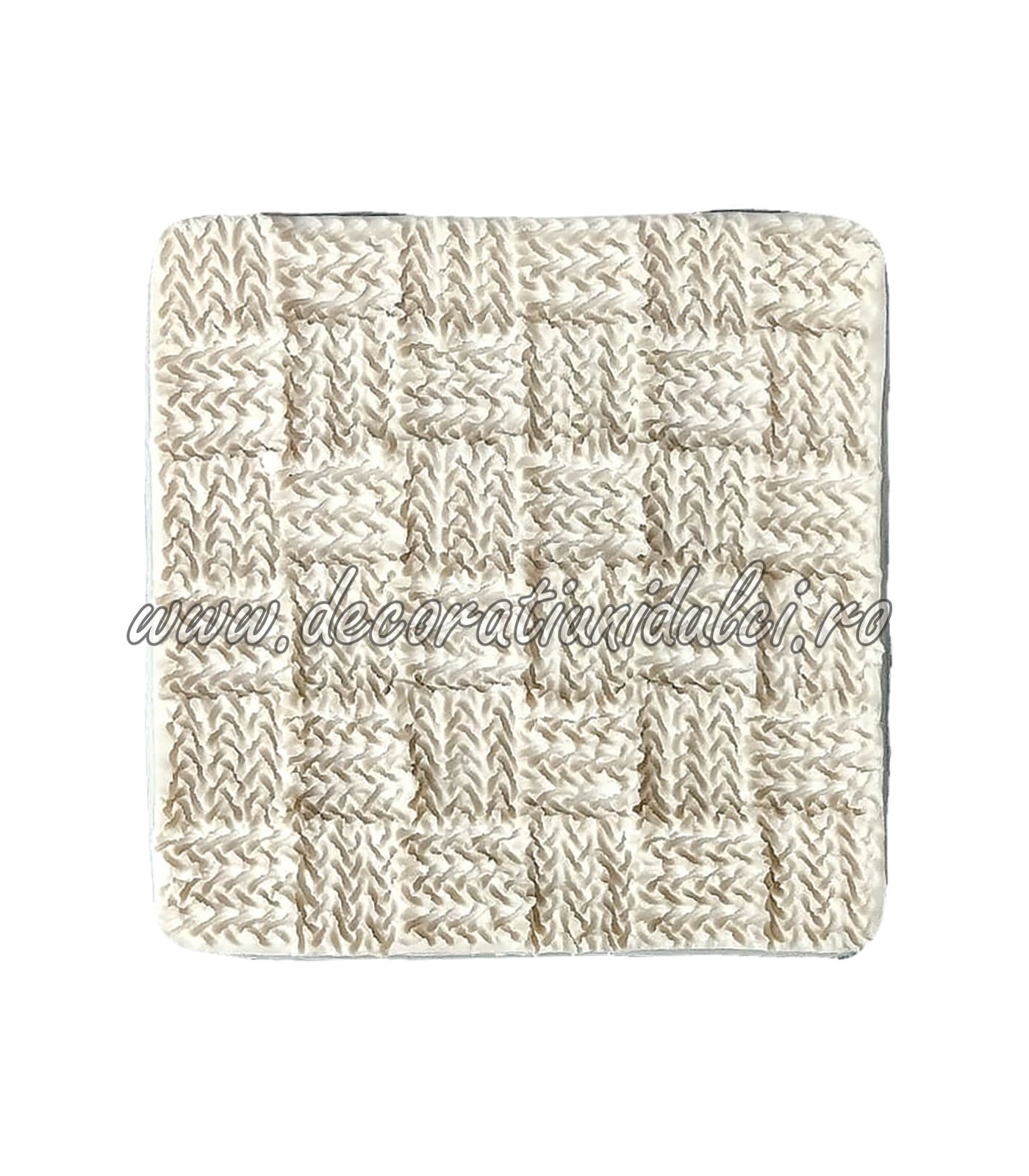 Mold pattern woven squares